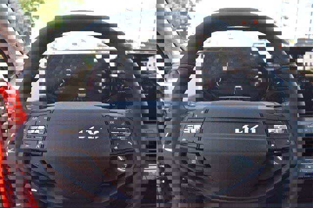 New 2025 Kia K4 EX image 24