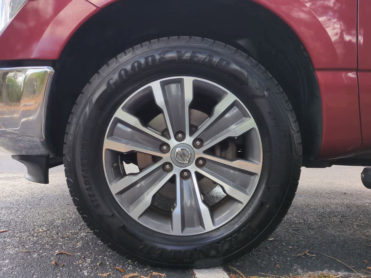 Used 2018 Nissan Titan SL image 14