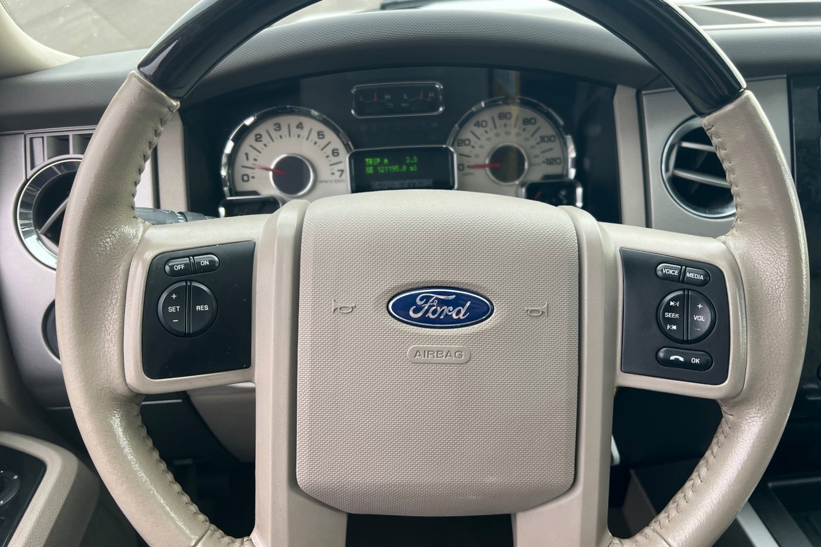 Used 2013 Ford Expedition EL Limited image 20