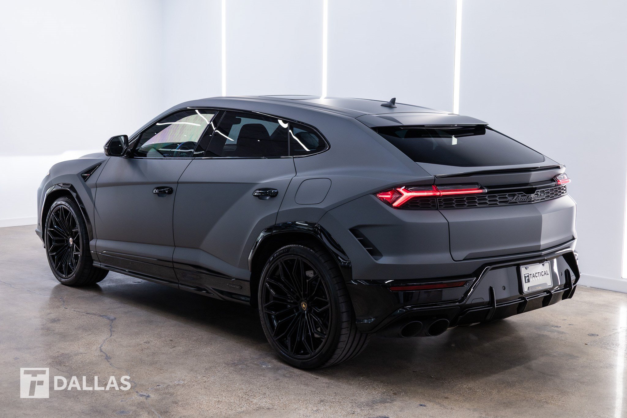 Used 2025 Lamborghini Urus SE AWD/4WD image 7