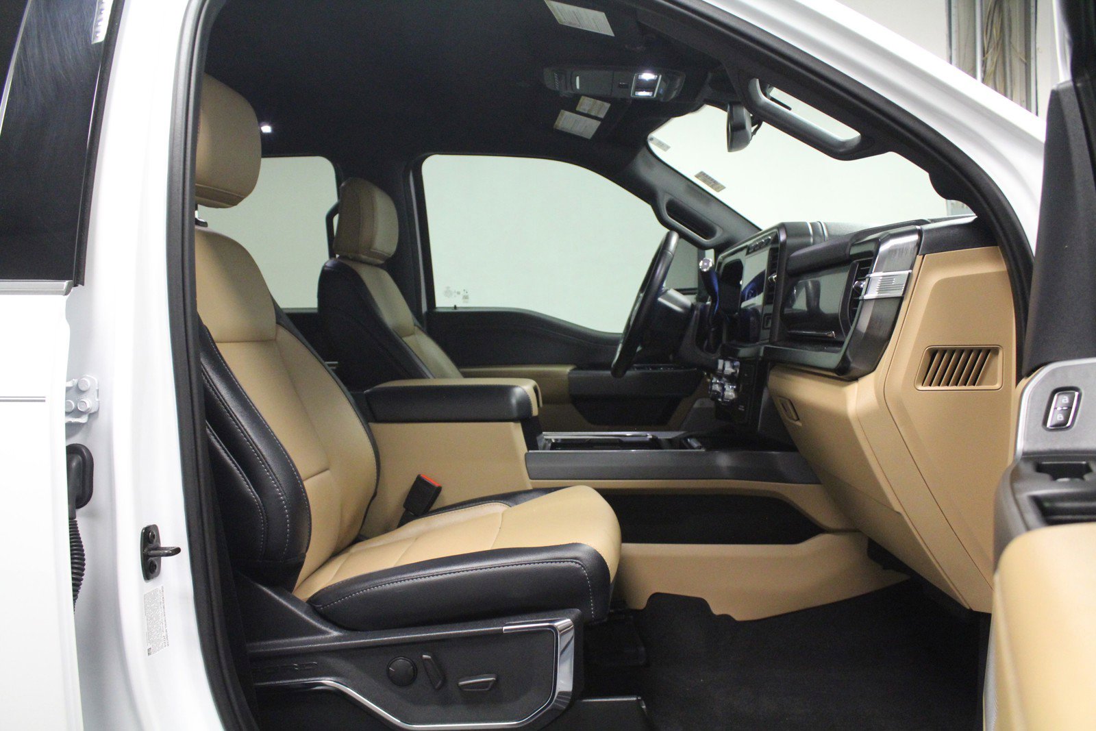 Used 2024 Ford F250 Lariat w/ Chrome Package image 16