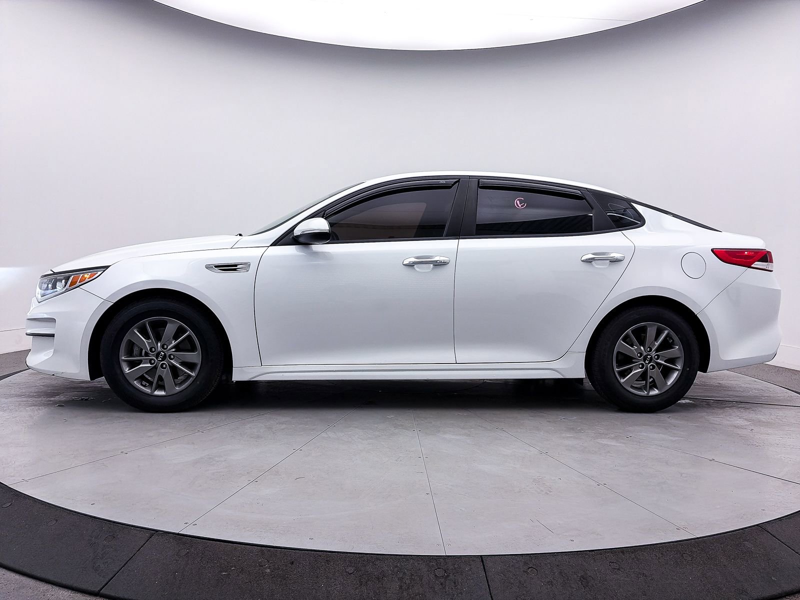 Used 2018 Kia Optima LX image 37