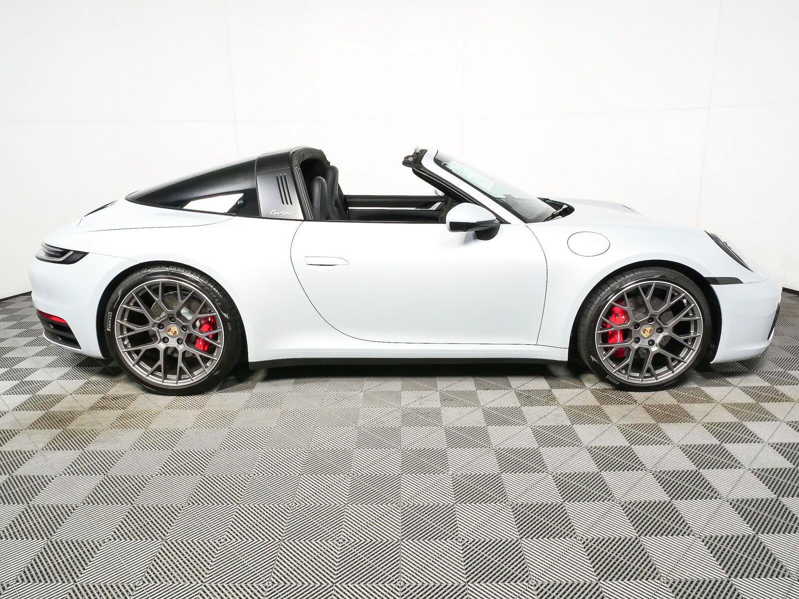 Certified 2024 Porsche 911 Targa 4S w/ Premium Package AWD/4WD image 37