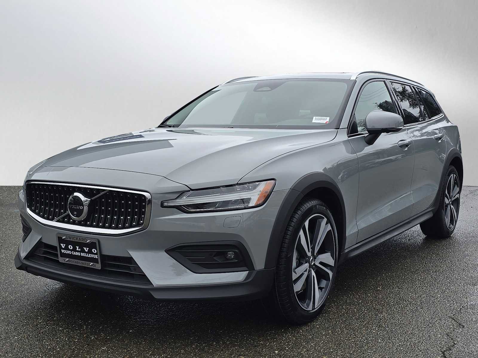 Certified 2025 Volvo V60 B5 Cross Country Plus image 7