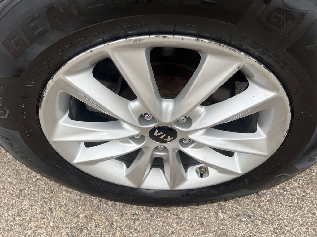 Certified 2019 Kia Sorento LX w/ LX Convenience Package image 40