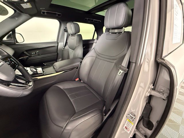 Used 2025 Land Rover Range Rover Sport Dynamic SE AWD/4WD image 6
