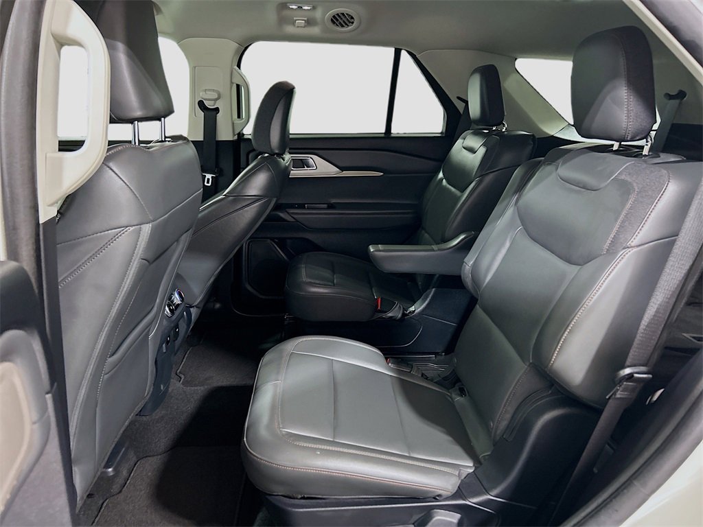 Used 2025 Ford Explorer Active w/ Active Comfort Package image 22