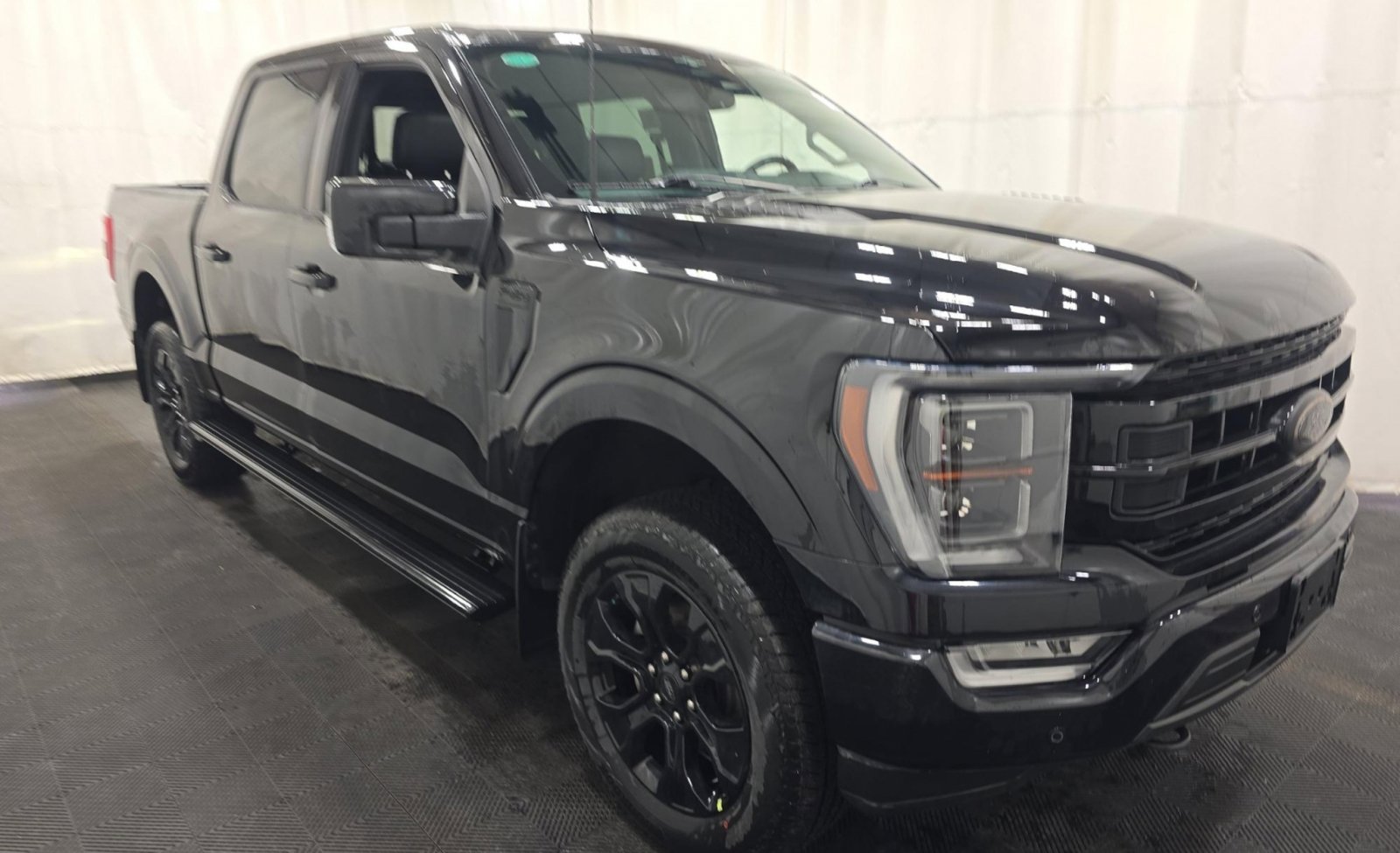 Used 2023 Ford F150 Lariat w/ Equipment Group 502A High AWD/4WD image 3