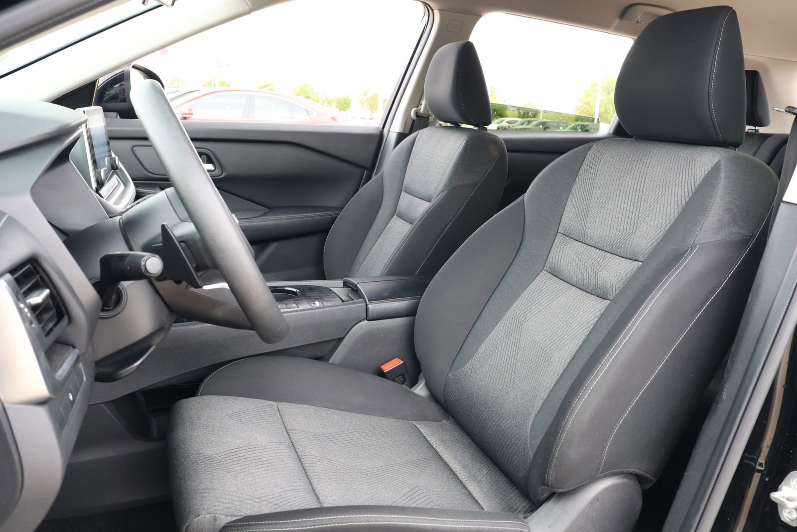 Used 2024 Nissan Rogue SV image 28