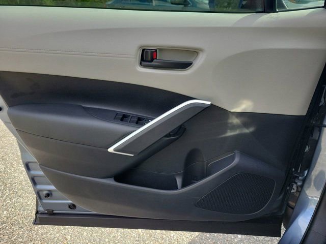 Used 2025 Toyota Corolla Cross LE image 34