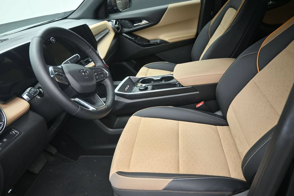 Used 2025 Chevrolet Equinox ACTIV w/ Safety and Technology Package FWD image 12