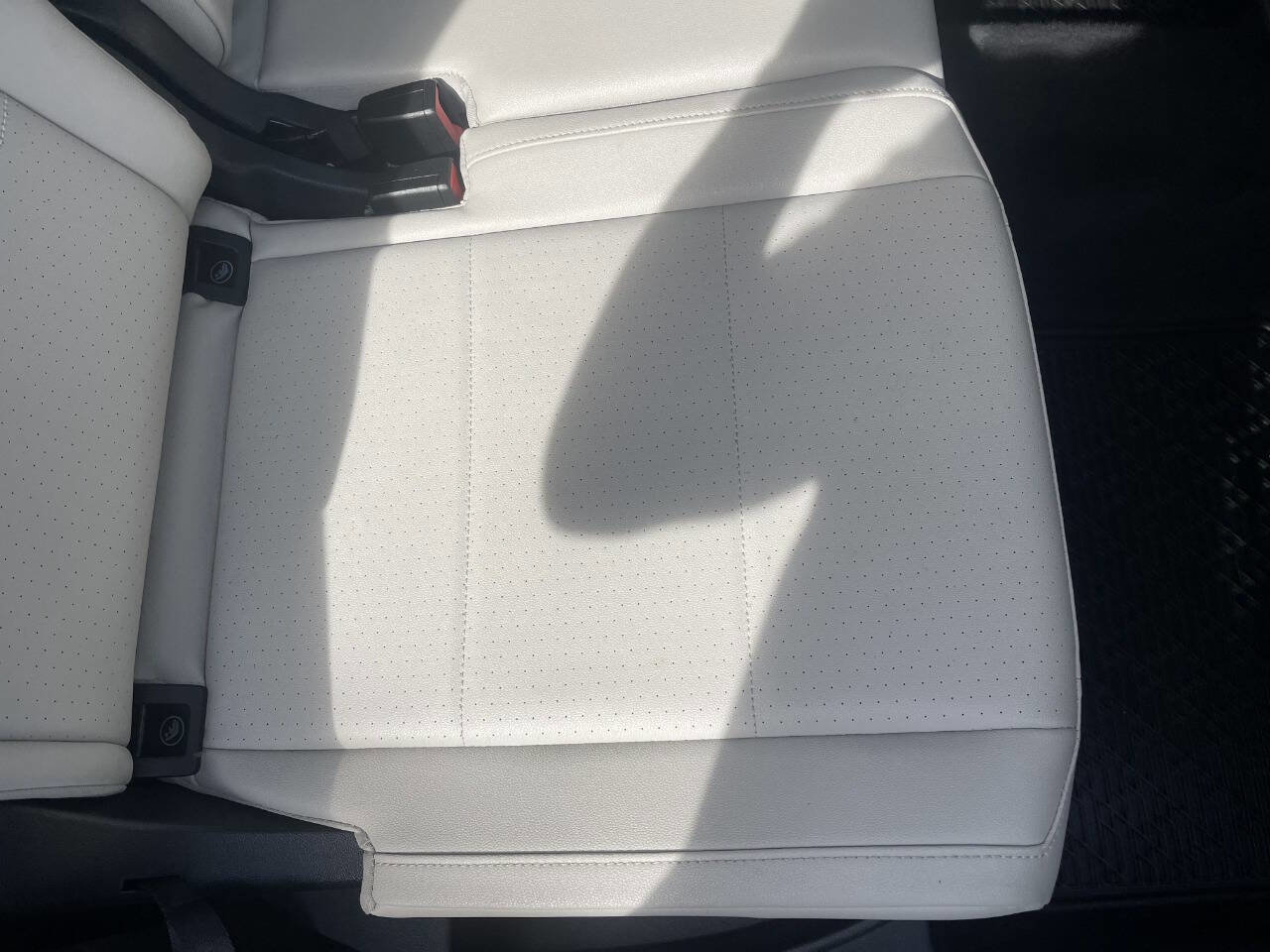 Used 2020 Volkswagen Tiguan SE image 22