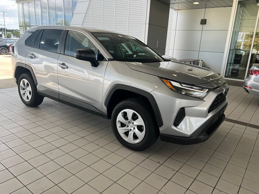 Used 2025 Toyota RAV4 LE AWD/4WD image 3
