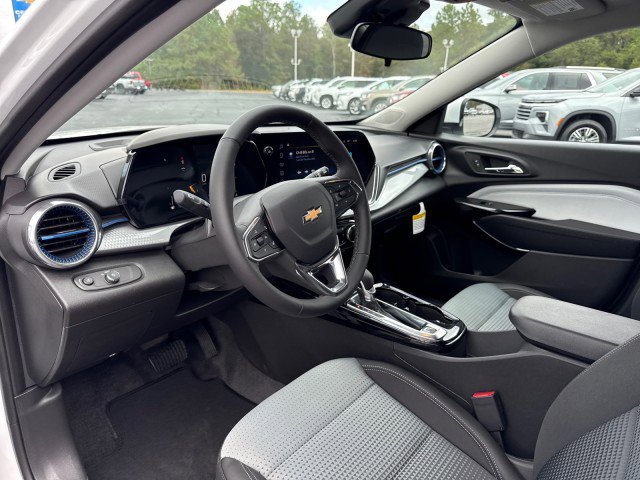 New 2025 Chevrolet Trax LT w/ Driver Confidence Package image 19