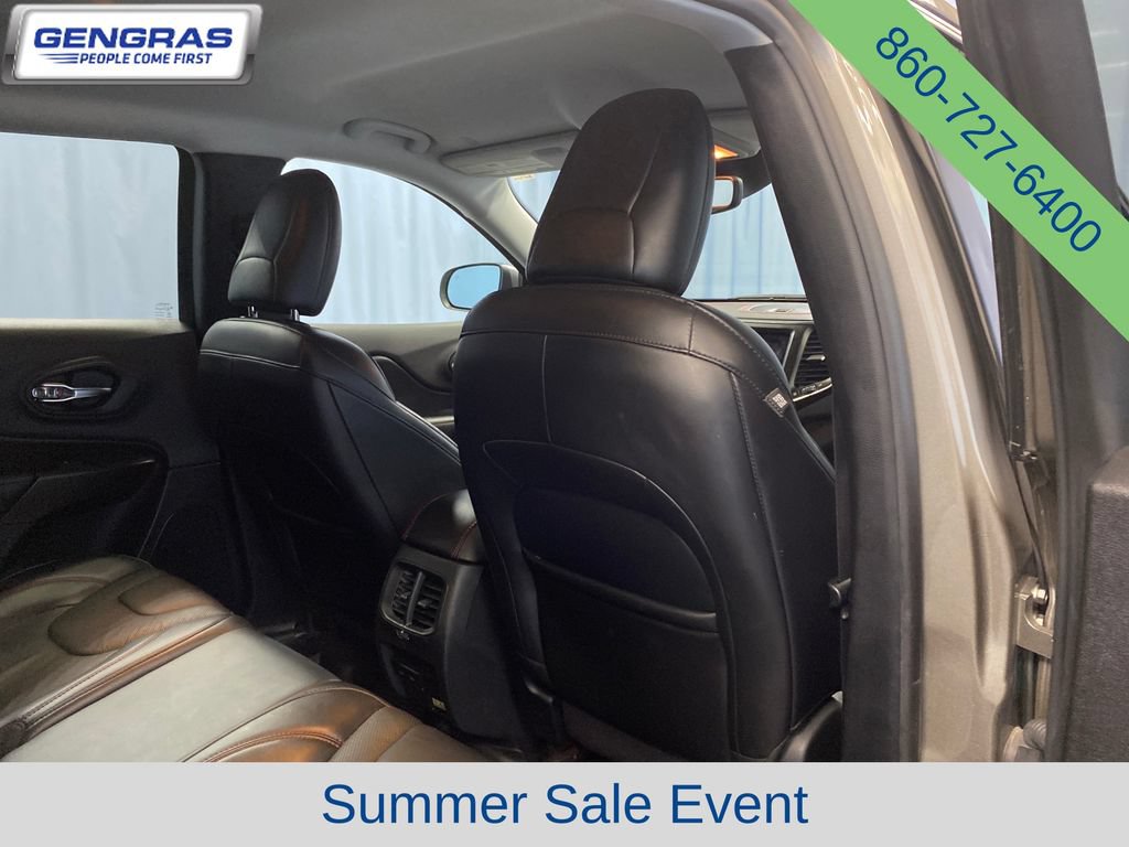 Used 2020 Jeep Cherokee Trailhawk AWD/4WD image 36