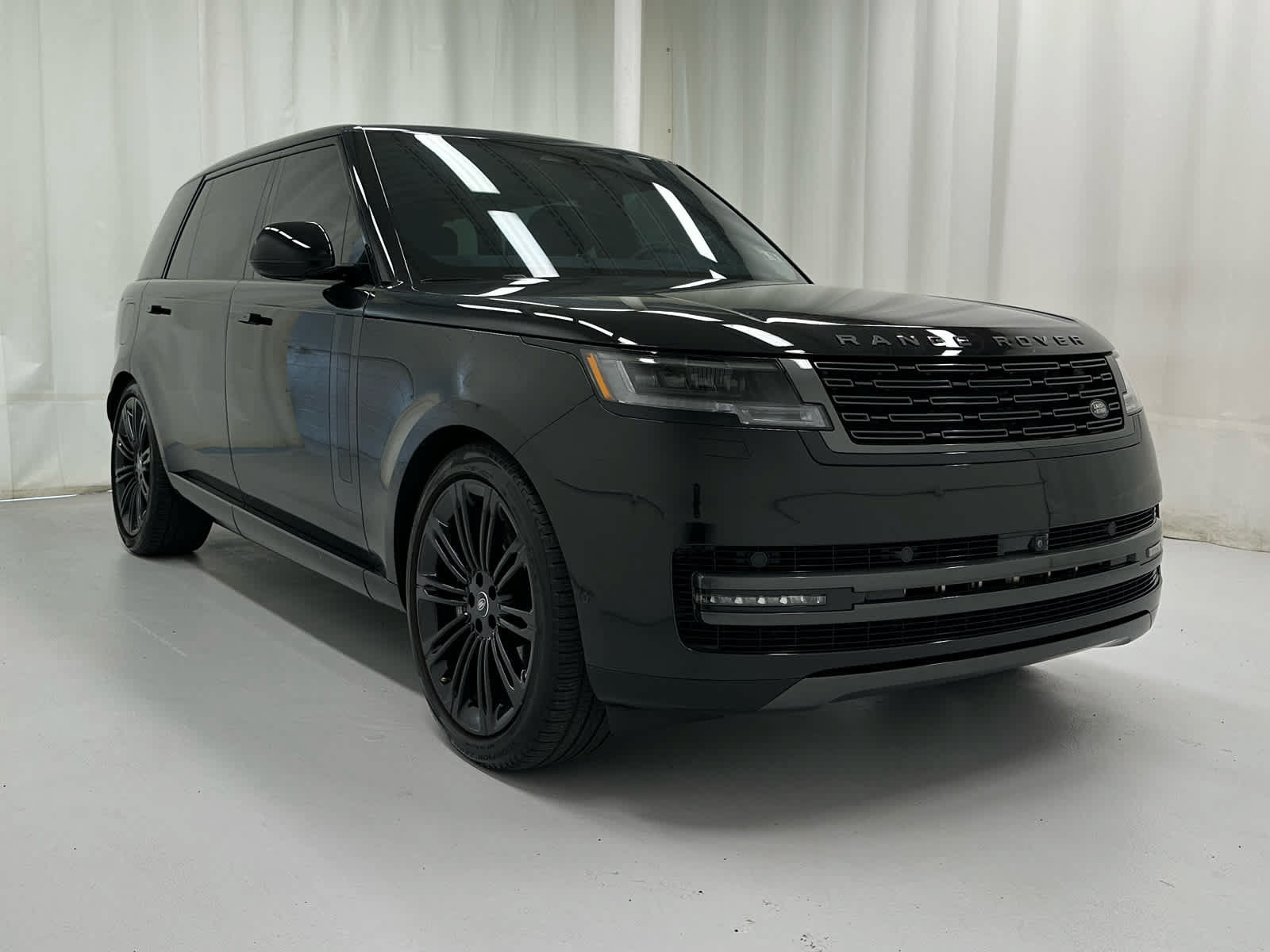 Used 2024 Land Rover Range Rover Long Wheelbase Autobiography AWD/4WD image 2