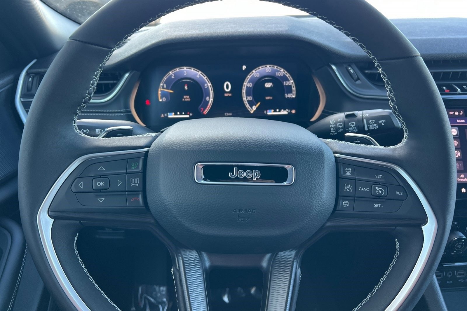 New 2025 Jeep Grand Cherokee L Laredo image 24