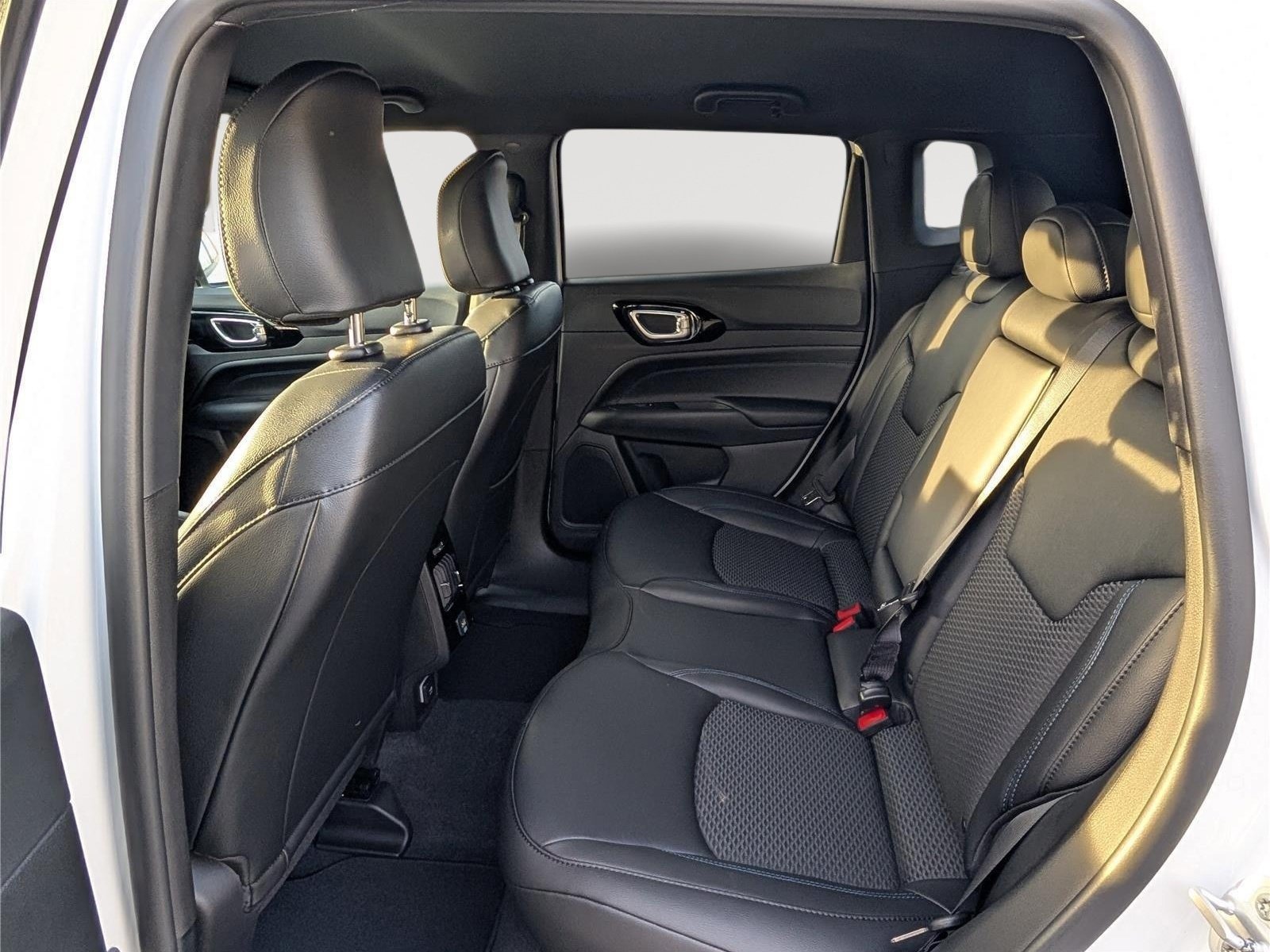 New 2026 Jeep Compass Latitude AWD/4WD image 9