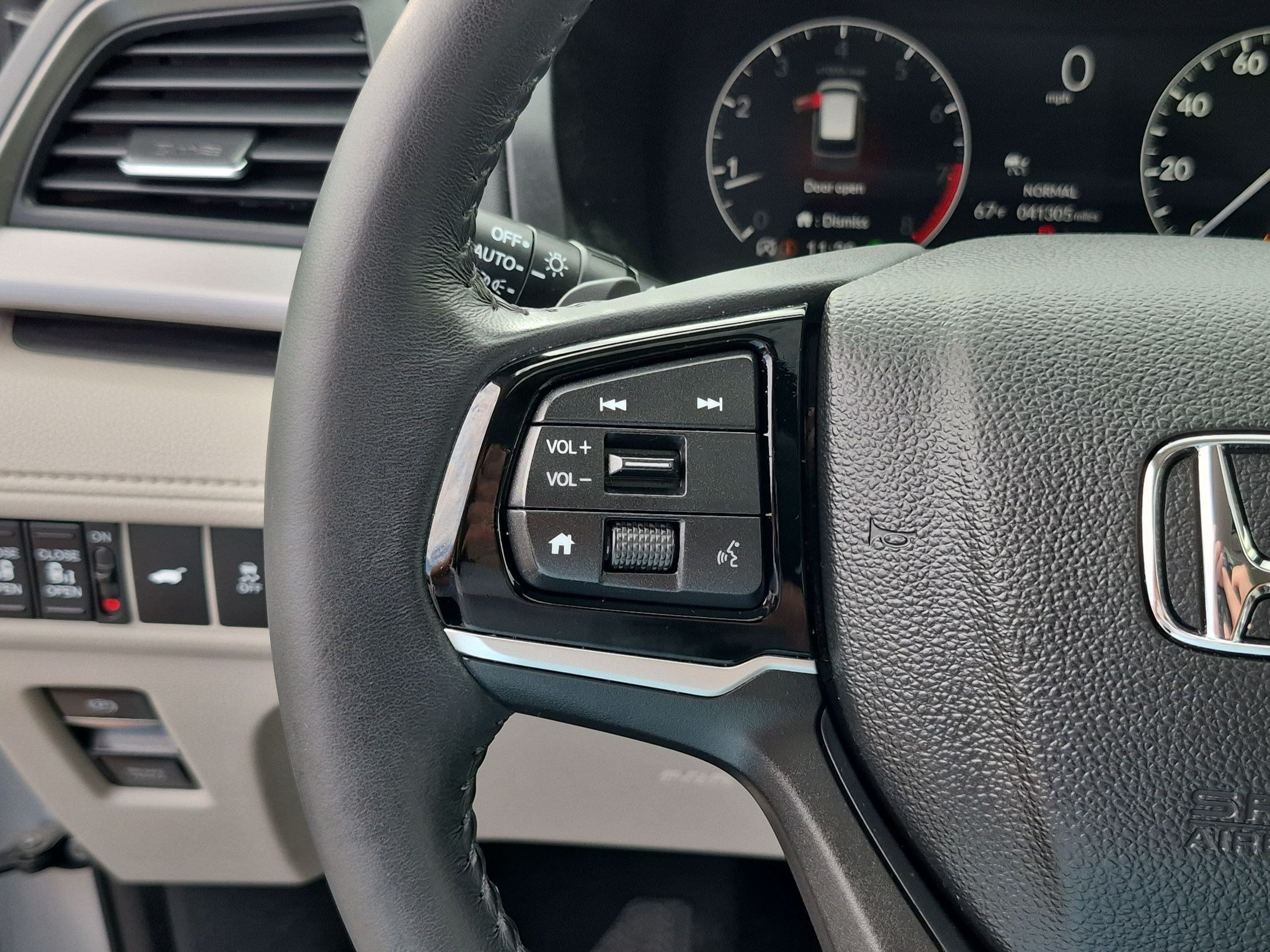 Used 2025 Honda Odyssey EX-L image 21