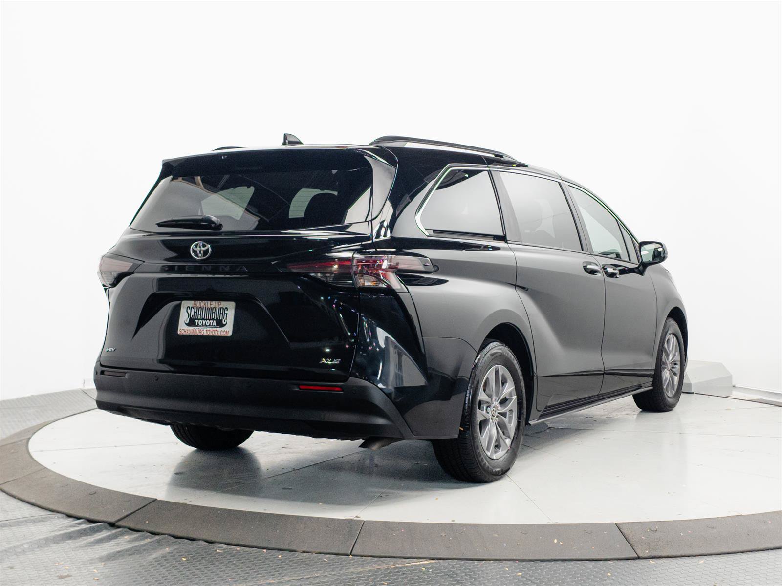 Certified 2026 Toyota Sienna XLE FWD image 13