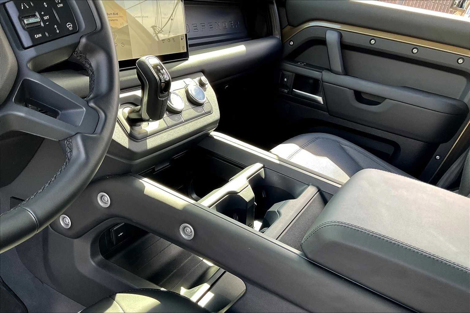 Used 2025 Land Rover Defender 110 X-Dynamic SE image 20