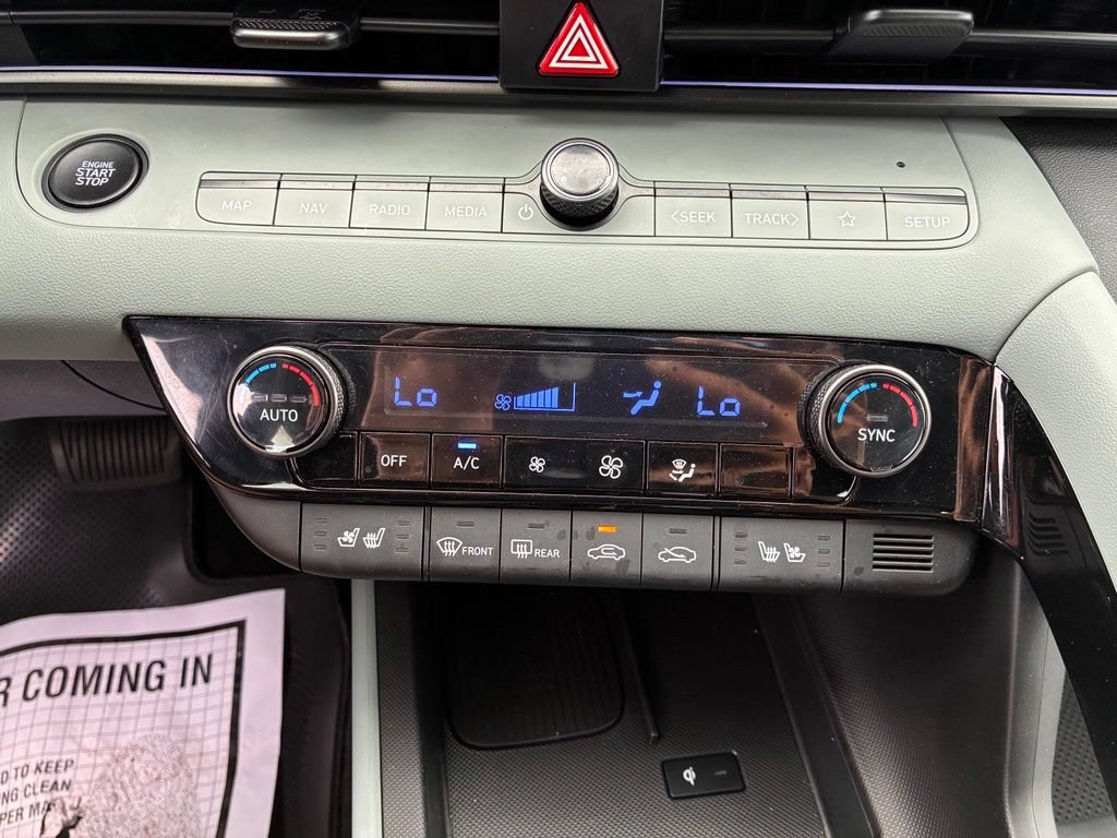 Used 2025 Hyundai Elantra Limited FWD image 33