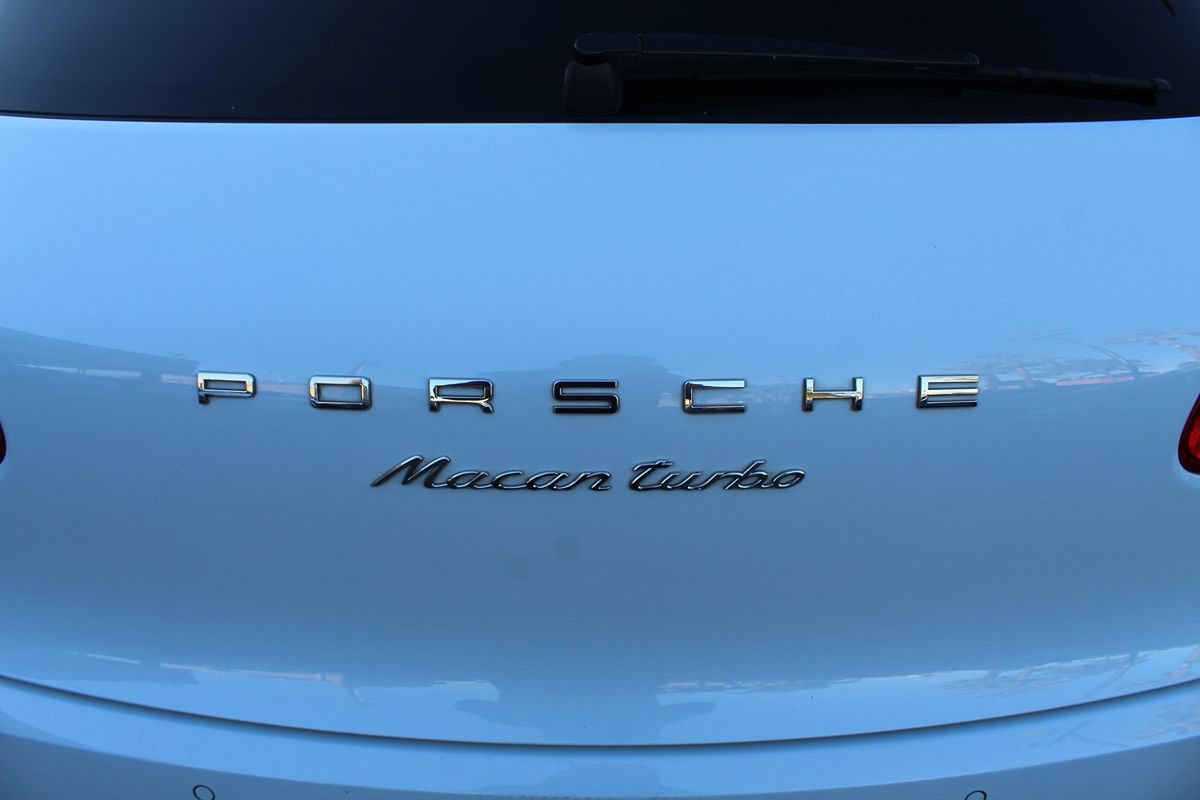 Used 2017 Porsche Macan Turbo AWD/4WD image 18