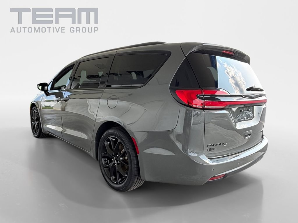 Used 2025 Chrysler Pacifica Limited FWD image 5