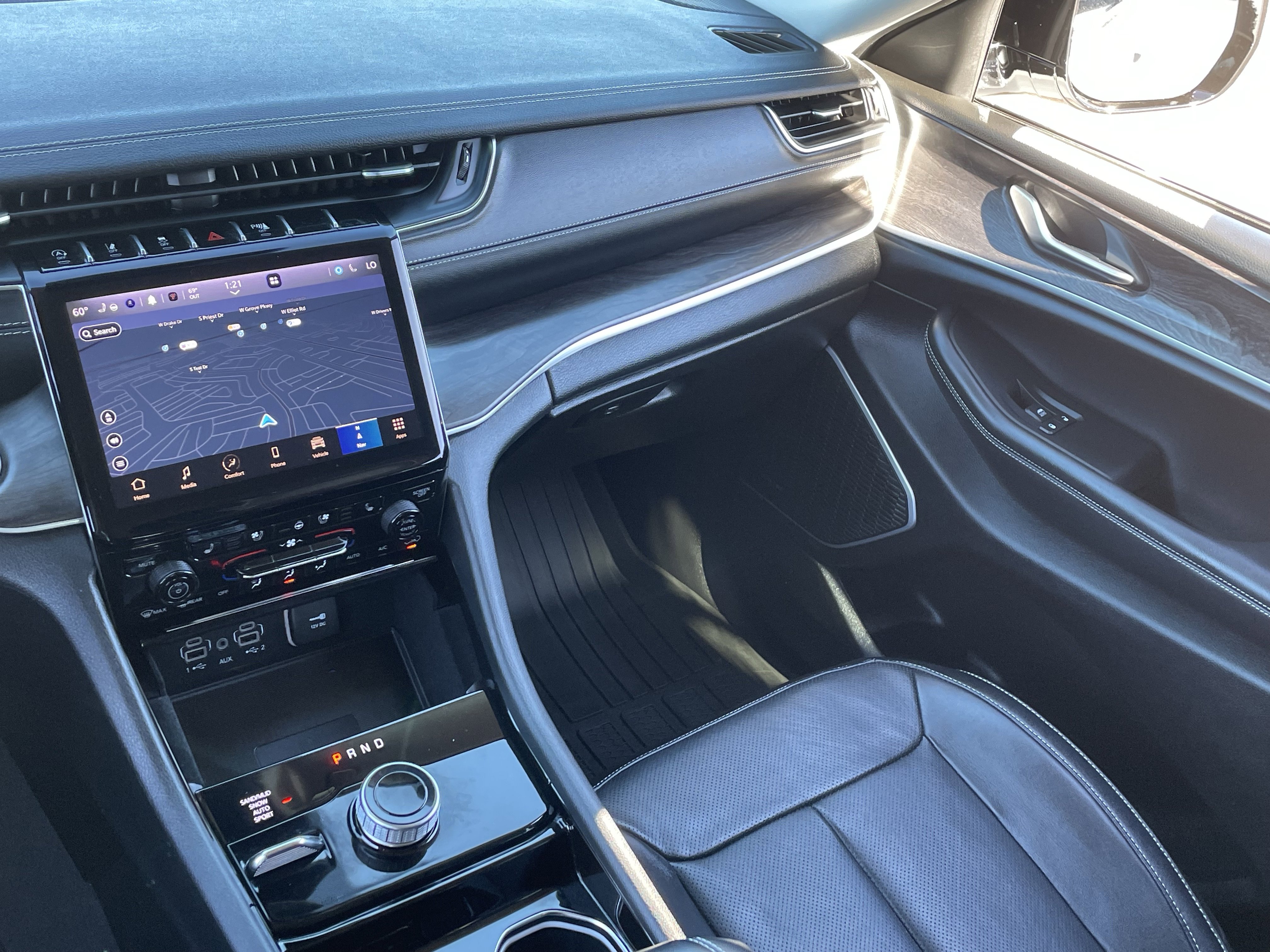 Certified 2022 Jeep Grand Cherokee L Limited w/ Luxury Tech Group II image 15