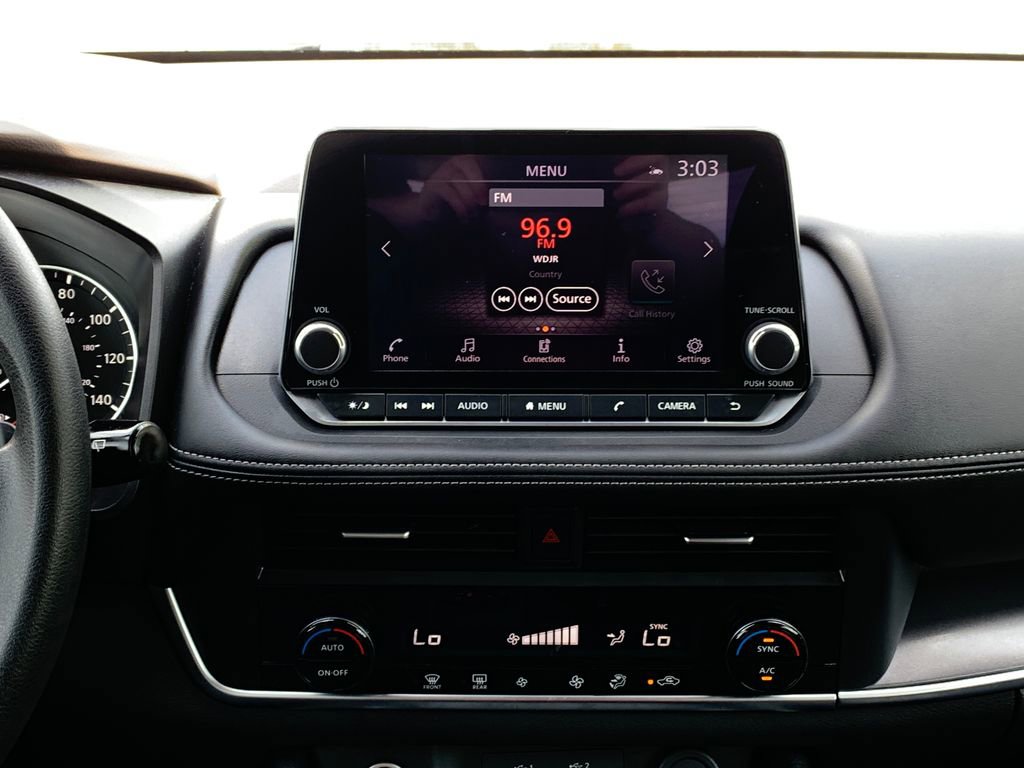 Used 2023 Nissan Rogue SV image 15