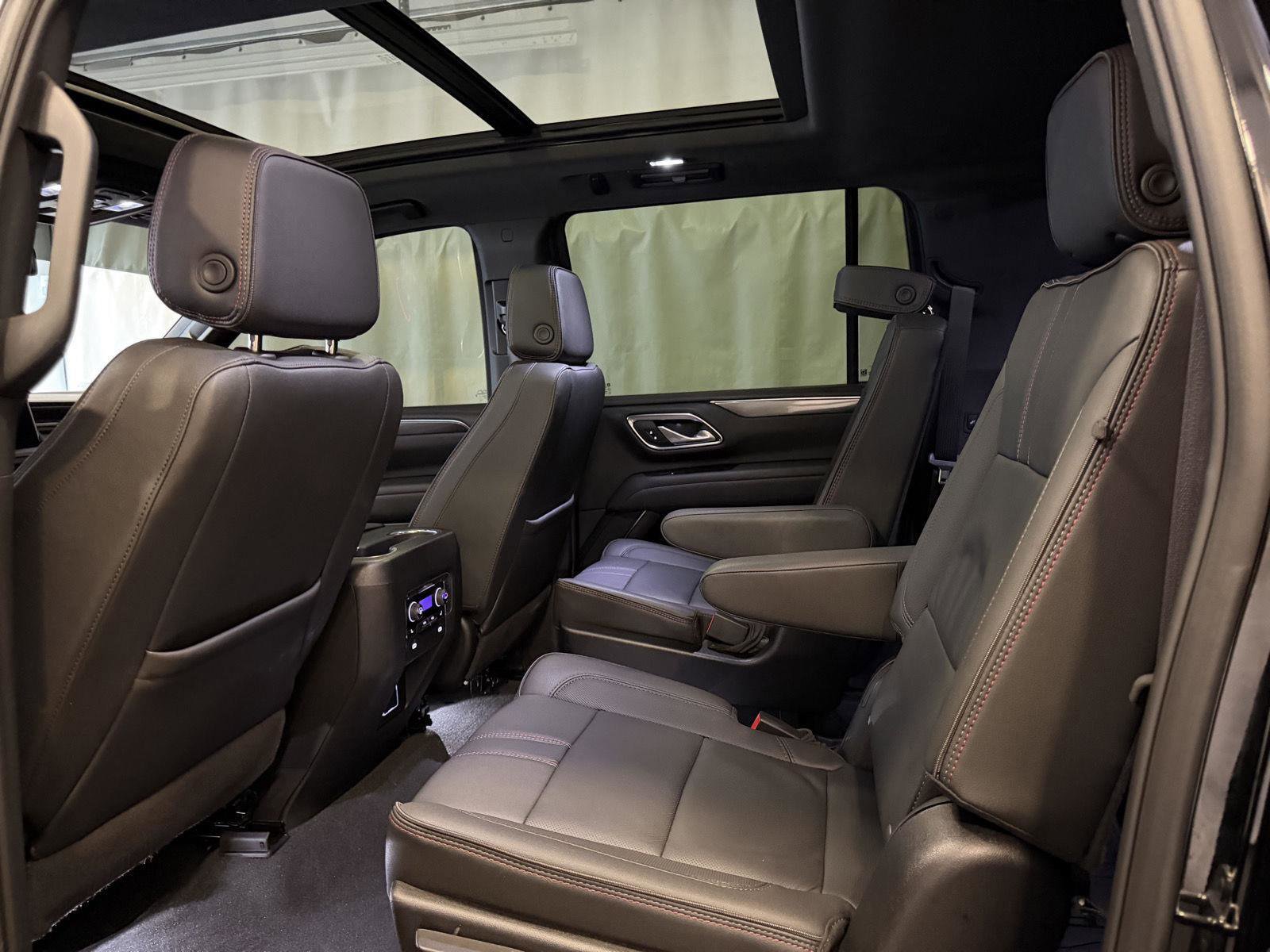 Used 2024 Chevrolet Suburban RST w/ Luxury Package image 24