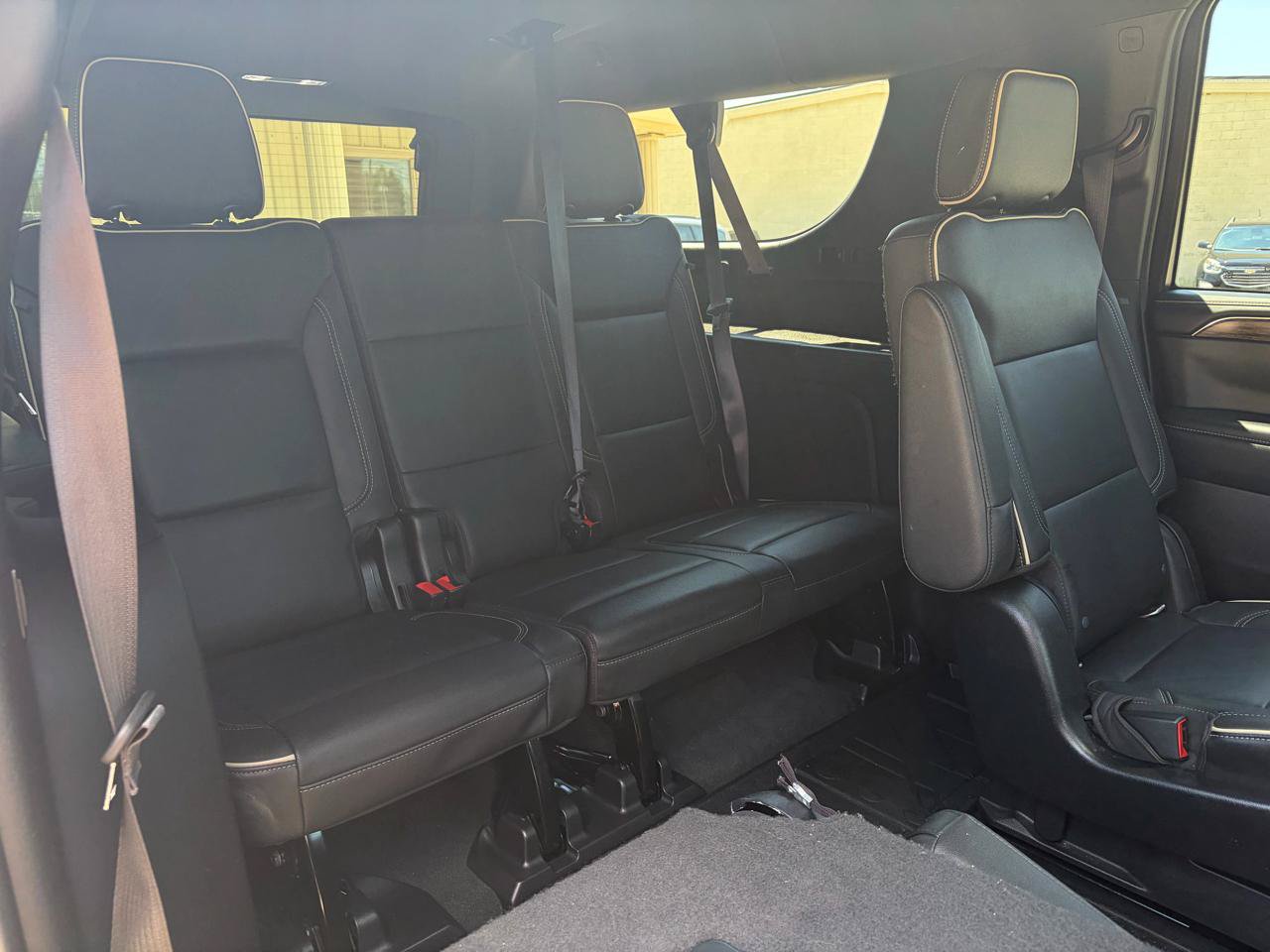 Used 2022 Chevrolet Suburban Premier w/ Premium Package AWD/4WD image 11