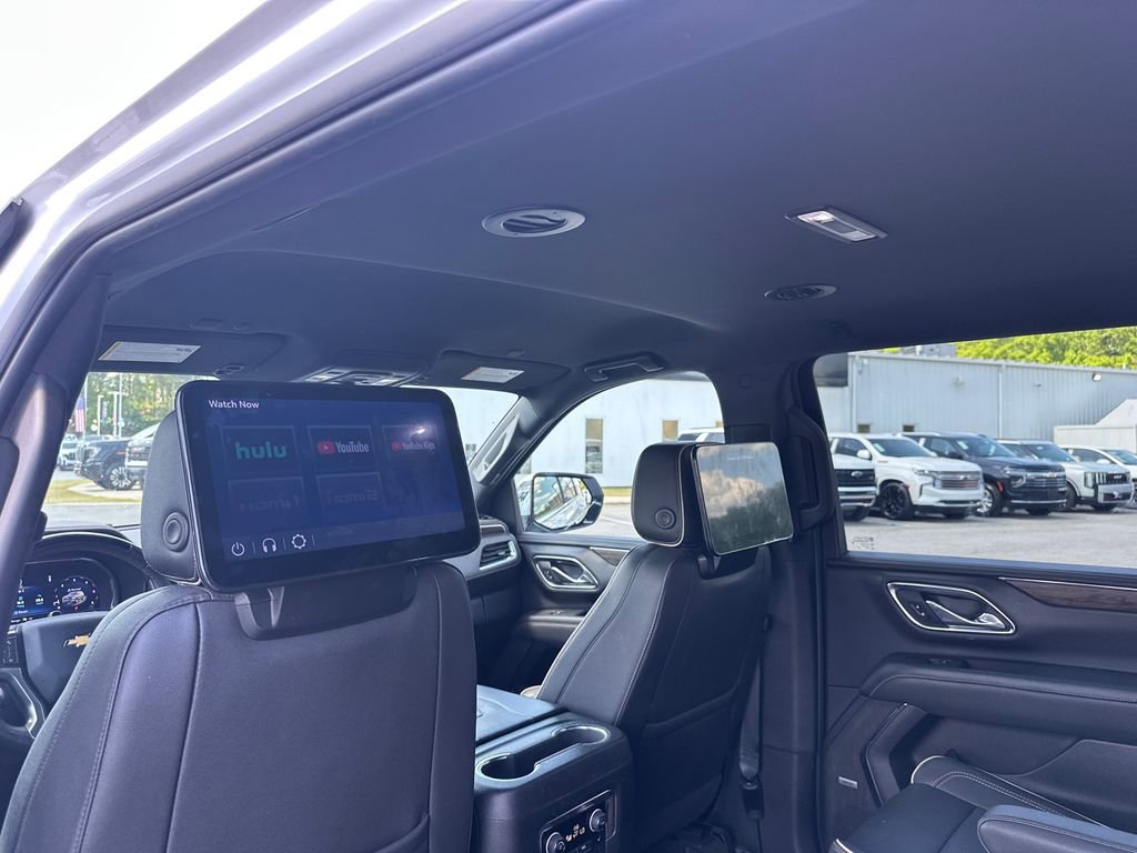 Used 2023 Chevrolet Suburban Premier w/ Advanced Technology Package RWD image 24