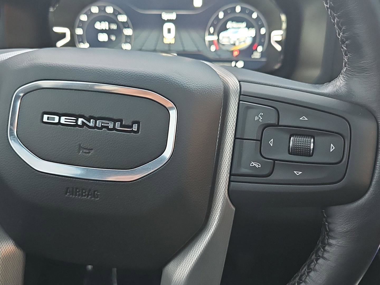 Used 2022 GMC Yukon Denali image 22