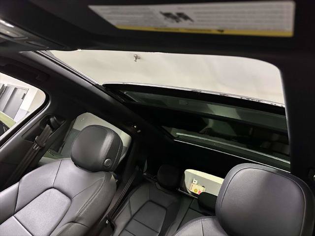 Used 2025 Porsche Cayenne AWD/4WD image 11