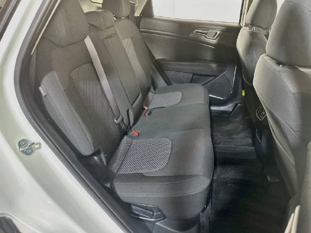 Used 2025 Kia Sportage LX AWD/4WD image 12