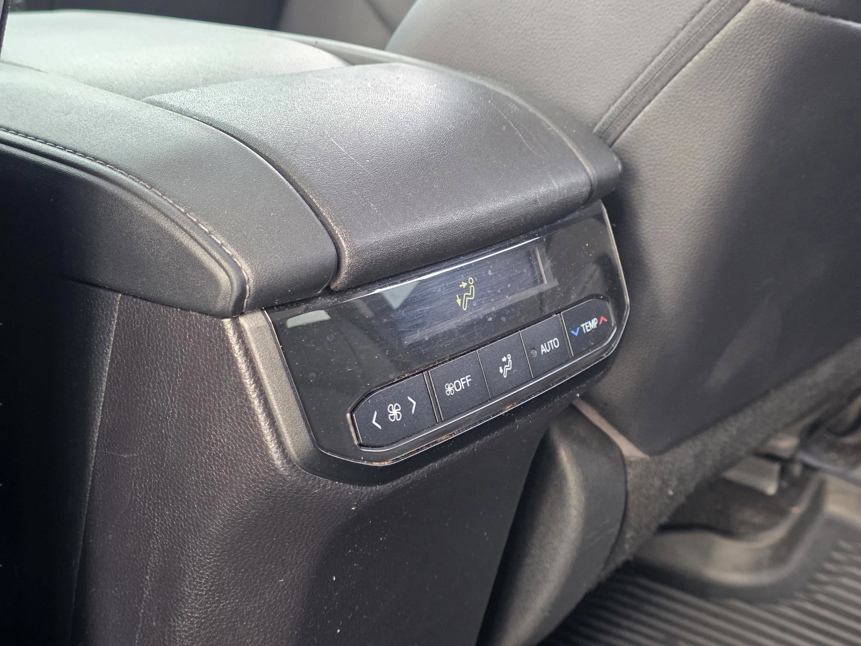 Used 2020 Toyota Highlander XLE image 21