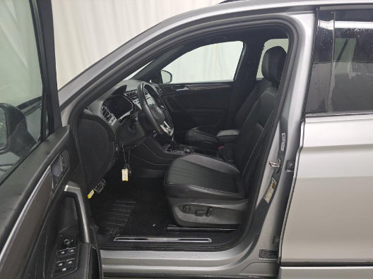 Used 2022 Volkswagen Tiguan SE R-Line AWD/4WD image 3