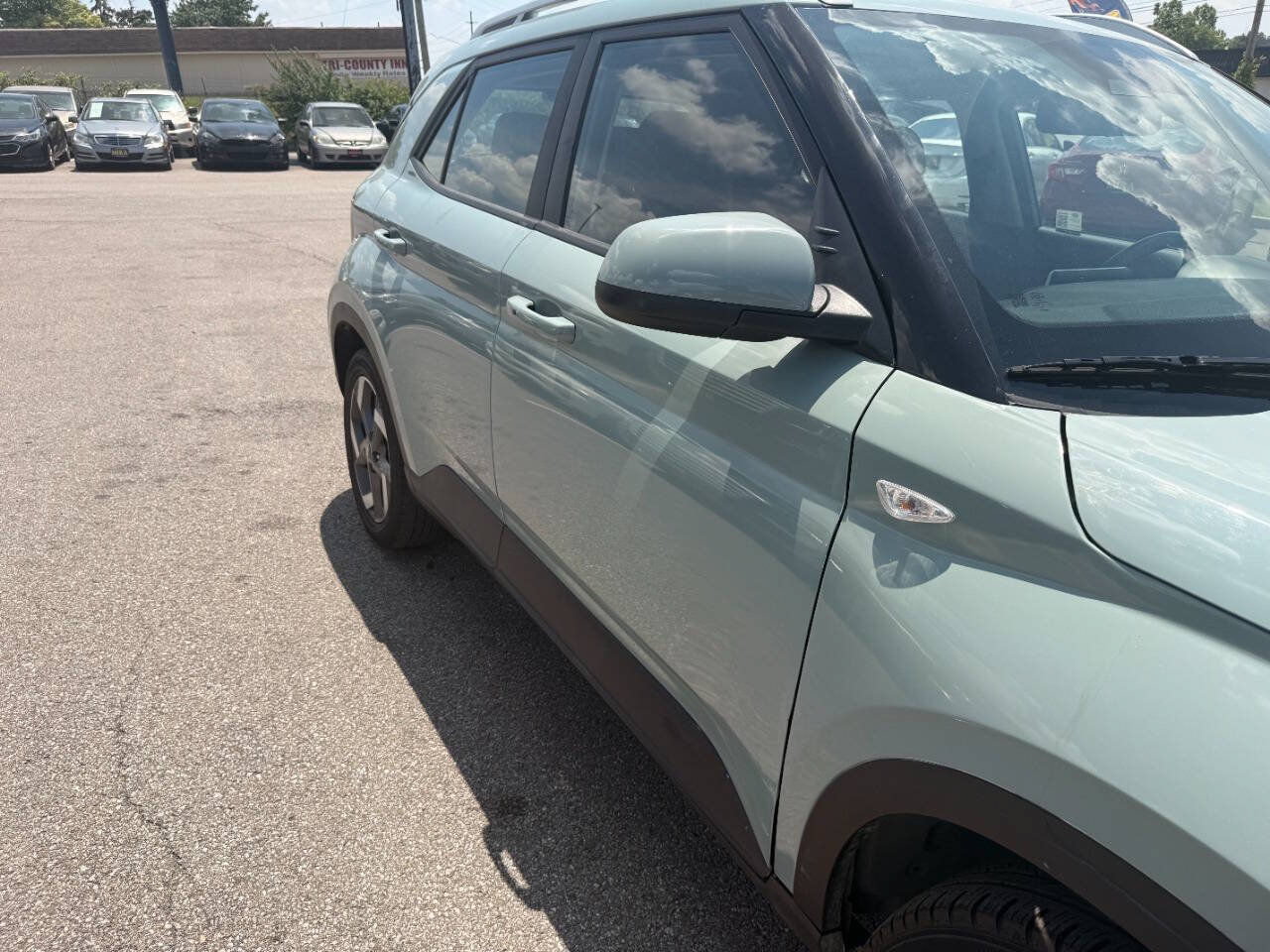 Used 2025 Hyundai Venue SEL FWD image 40