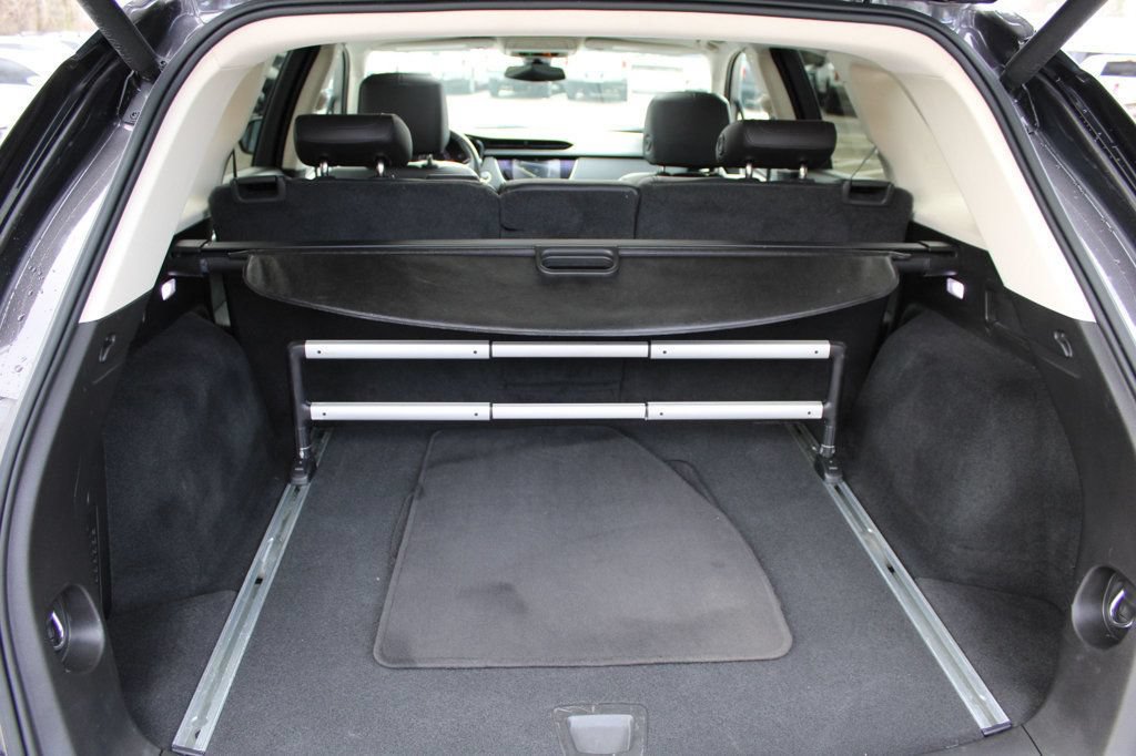 Used 2018 Cadillac XT5 Luxury w/ Driver Awareness Package FWD image 11