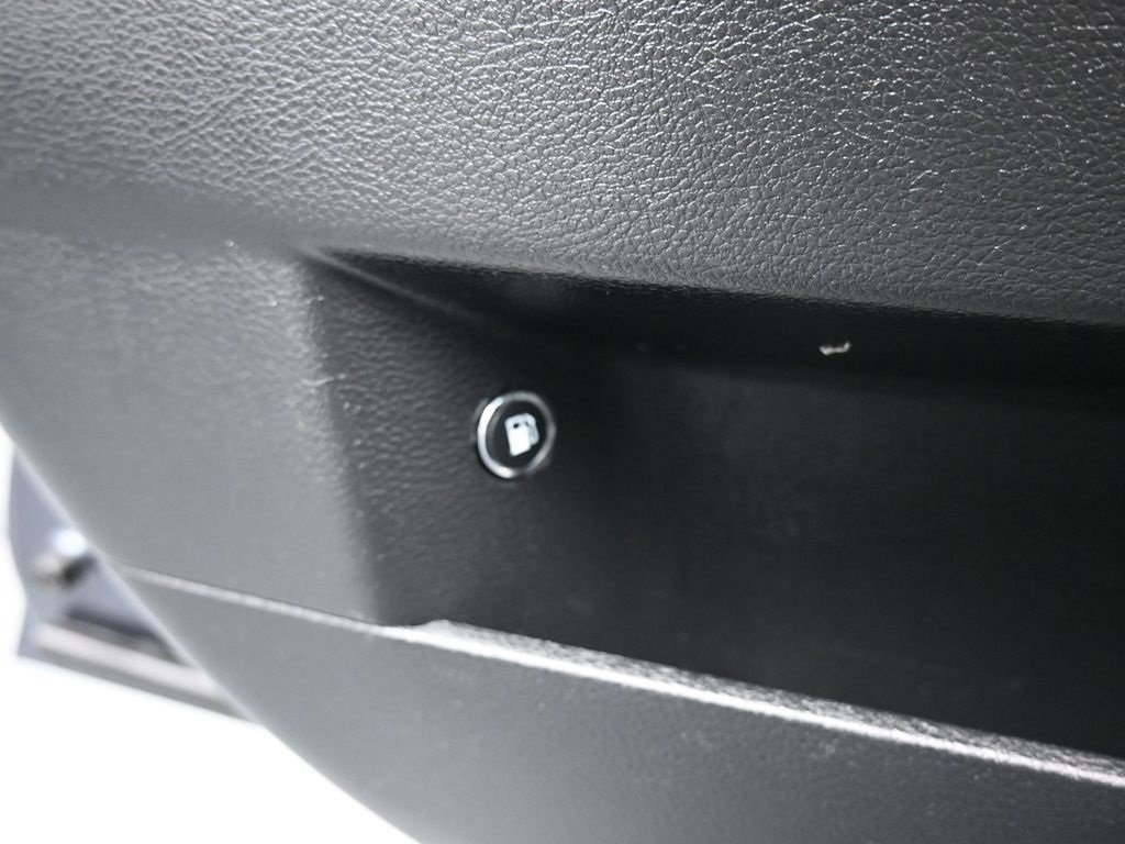 Used 2018 Chrysler 300 Limited image 11