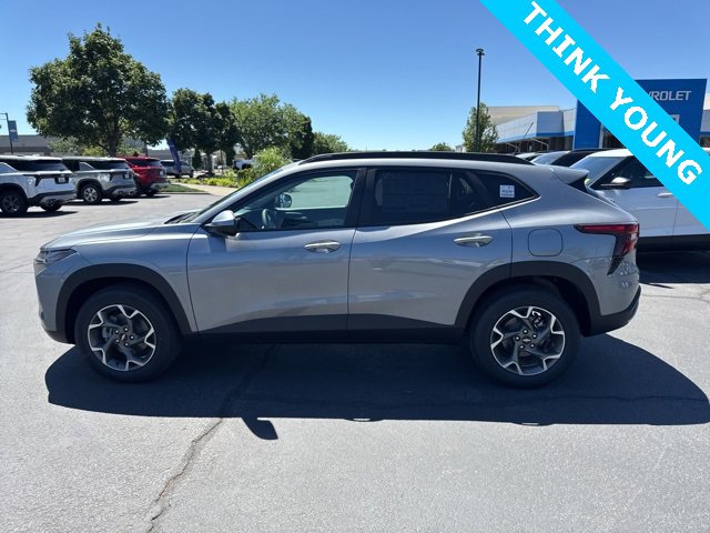 New 2025 Chevrolet Trax LT w/ Sunroof Package image 8