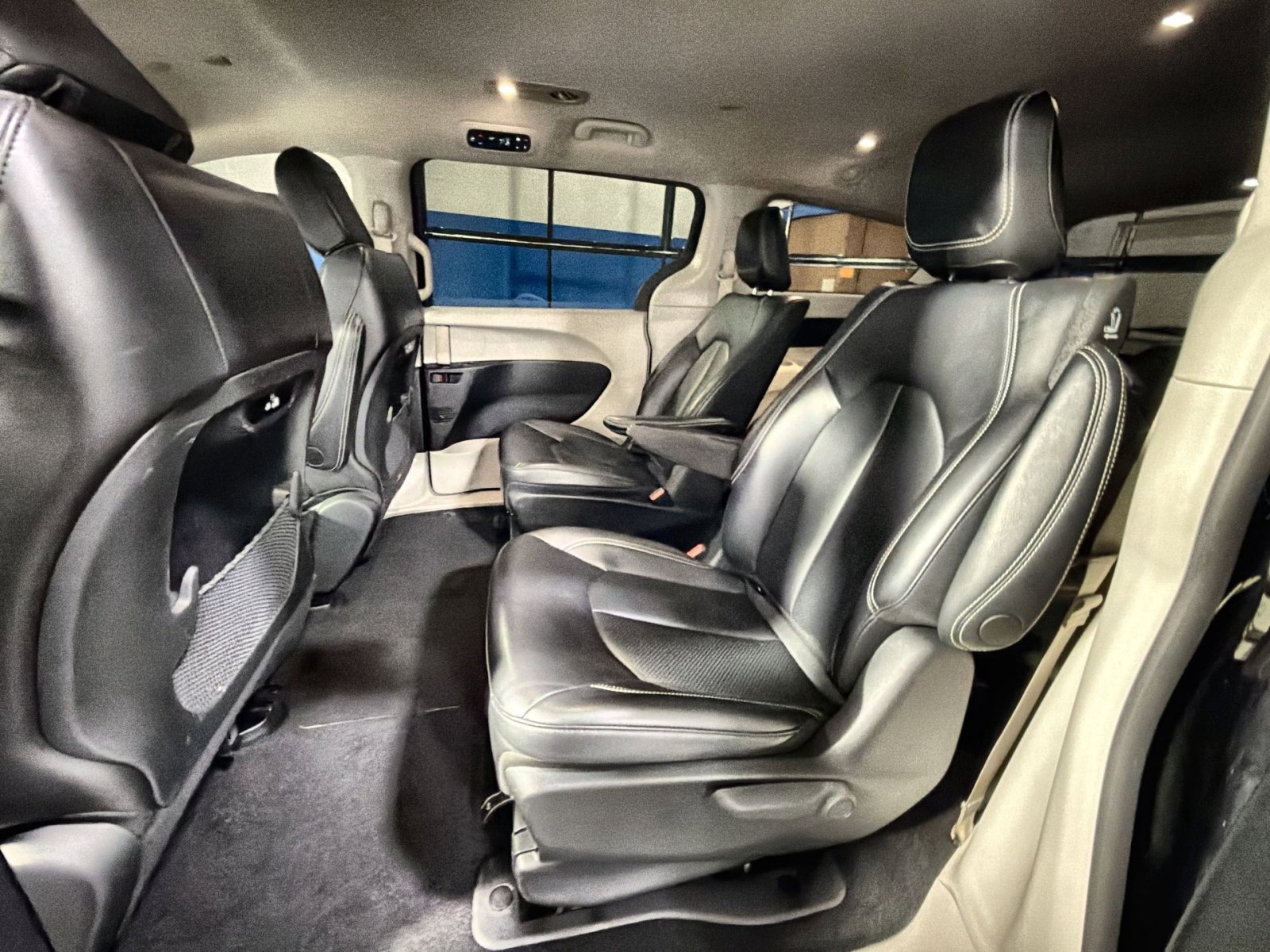 Used 2023 Chrysler Pacifica Touring-L image 30