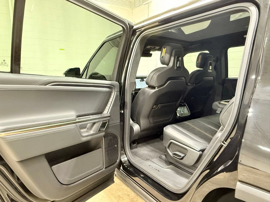 Used 2024 Rivian R1S Adventure AWD/4WD image 31