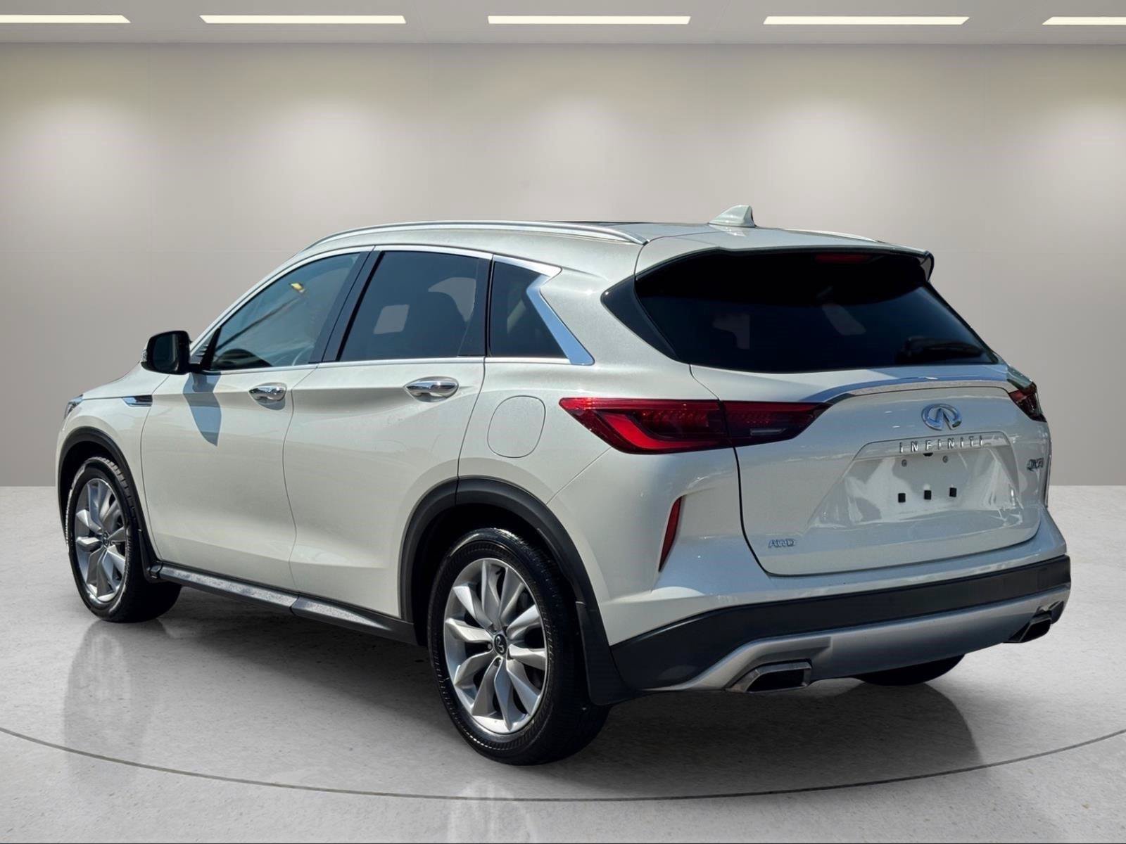 Used 2020 INFINITI QX50 Luxe w/ Navigation Package AWD/4WD image 3