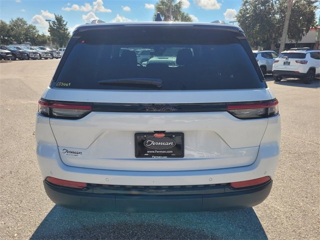 New 2025 Jeep Grand Cherokee Altitude image 12