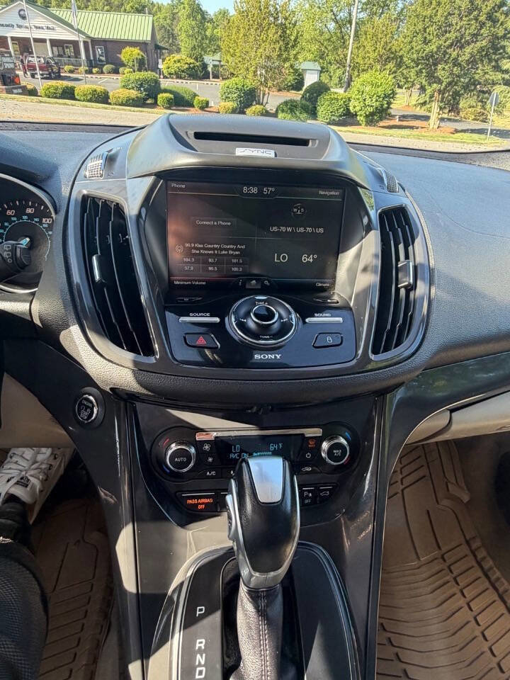 Used 2015 Ford Escape Titanium w/ Equipment Group 301A FWD image 17