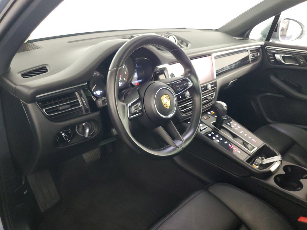 Used 2024 Porsche Macan w/ Premium Plus Package AWD/4WD image 11