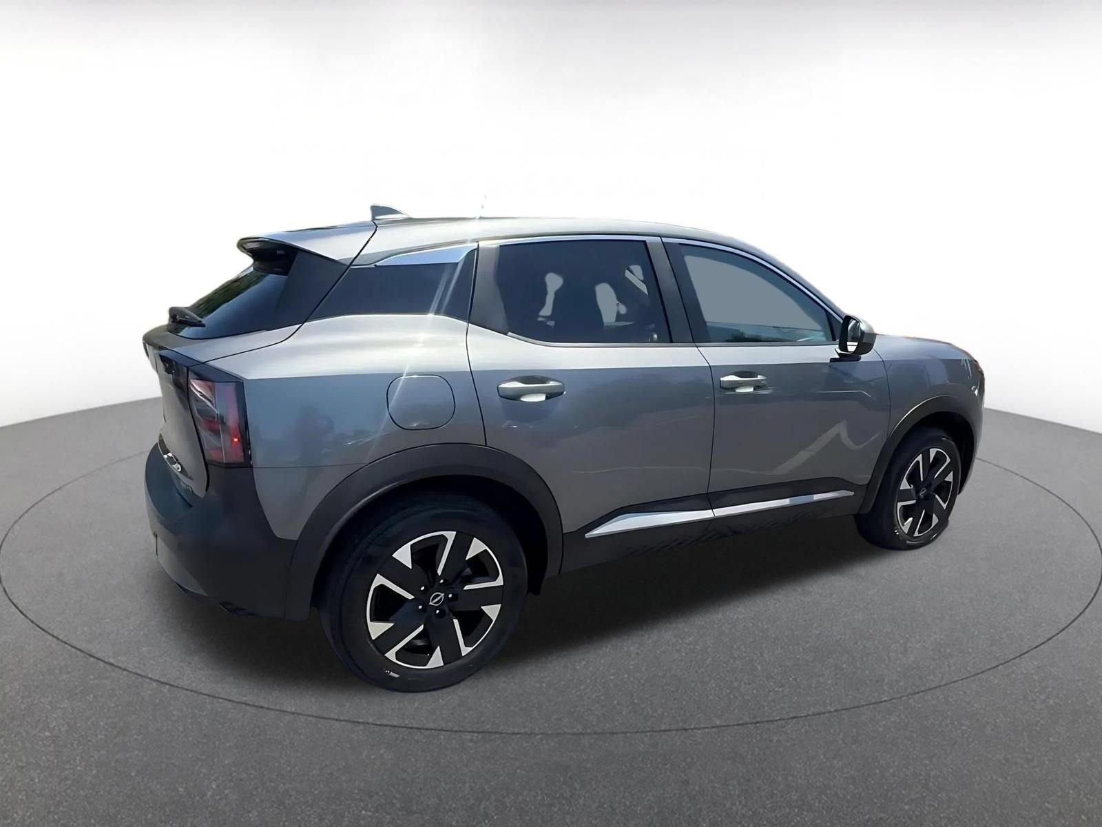 Used 2025 Nissan Kicks SV AWD/4WD image 14