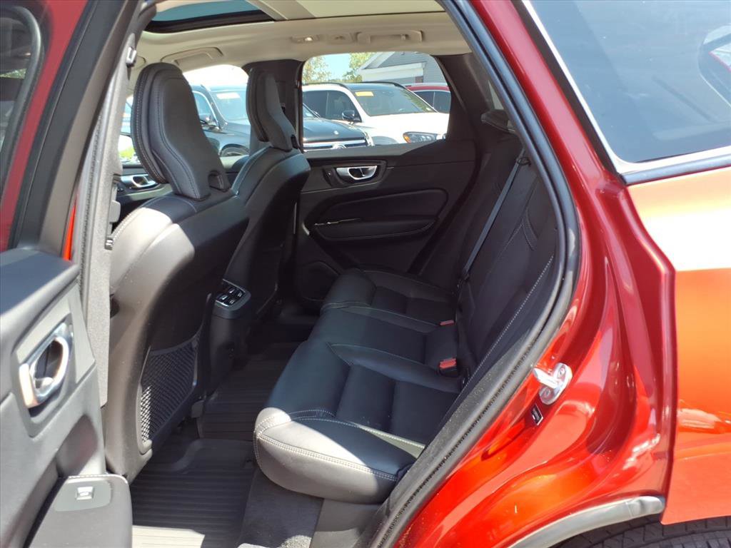 Used 2024 Volvo XC60 B5 Ultimate w/ Climate Package AWD/4WD image 12
